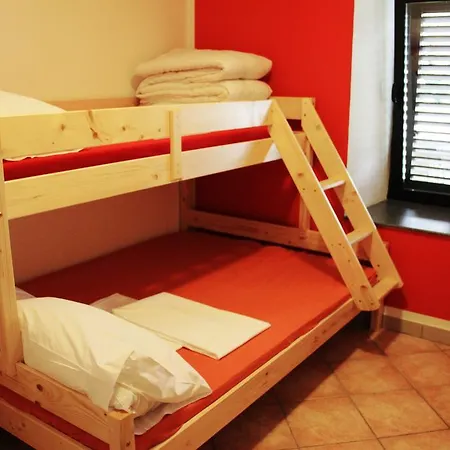 بيت شباب Hostel Bovec *