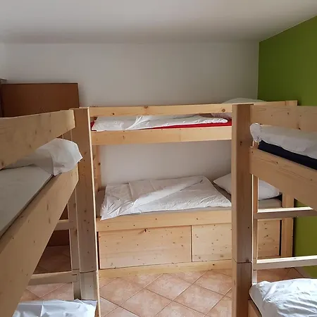 بيت شباب Hostel Bovec *