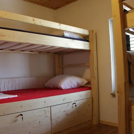 بيت شباب Hostel Bovec *